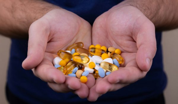 قرص‌های مکمل ویتامین برای تامین نیاز بدن